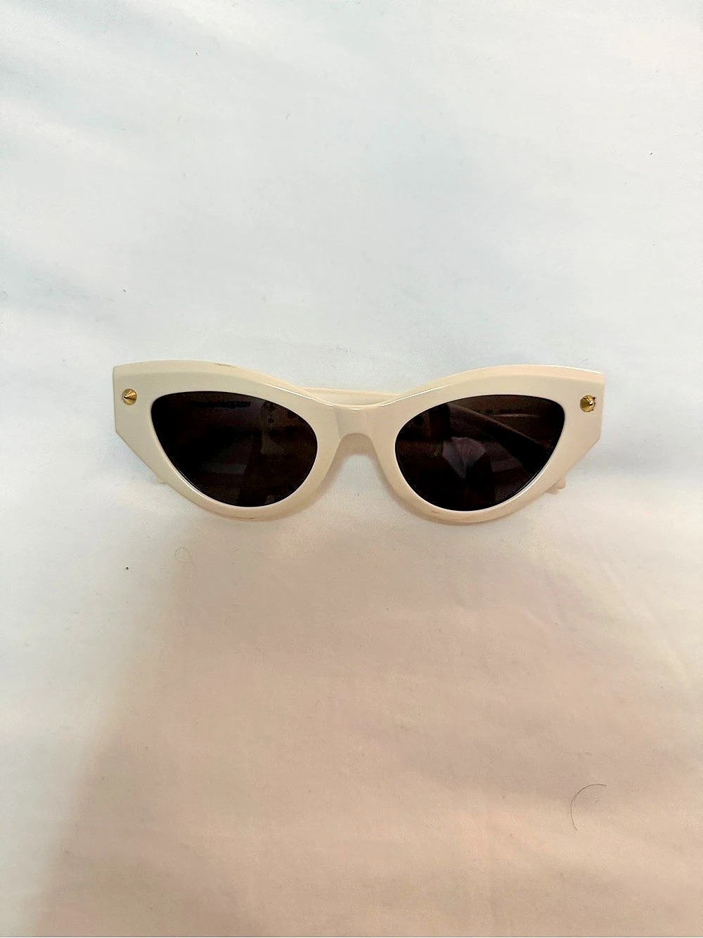 Alexander McQueen AM0442S Cat Eye Sunglasses White
